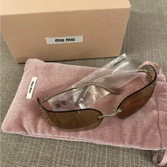 NWT Miu Miu Runway Sunglasses in Rose Gold - Picture 2 of 6